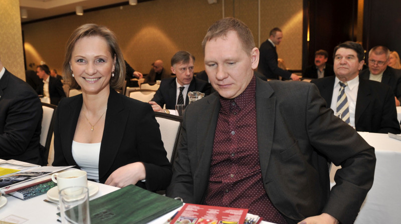 Latvijas Biatlona federācijas prezidente Baiba Broka un viceprezidents Gundars Upenieks
Foto: Romāns Kokšarovs, F64