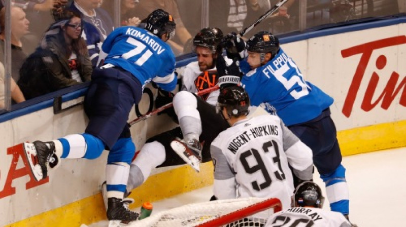 Ārons Ekblads iedzīvojas savainojumā
Foto: AFP/Scanpix