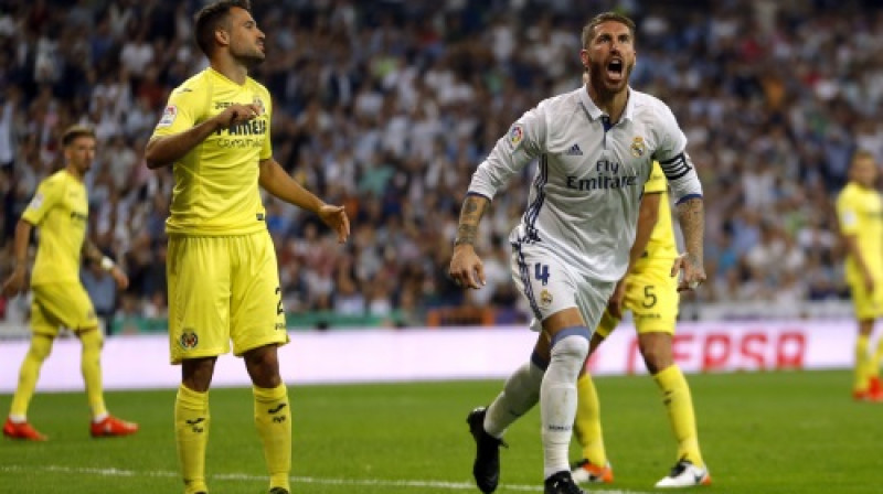 Serhio Ramoss nopelnīja pendeli uz saviem vārtiem, bet pats arī izlīdzināja rezultātu
Foto: AP/Scanpix