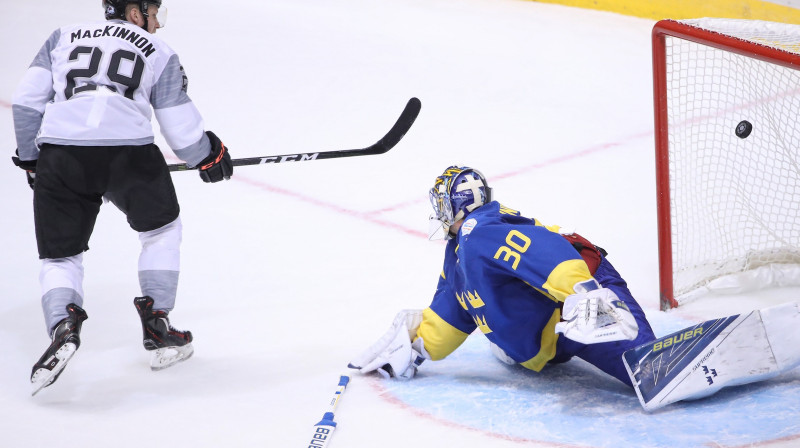 Neitans Makinons gūst uzvaras vārtus
Foto: AFP/Scanpix