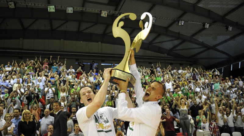 Pagājušajā sezonā uzvarēja "Valmiera/Ordo", vērtīgākā spēlētāja balva tika Artūram Bērziņam
Foto: Romāns Kokšarovs, f64