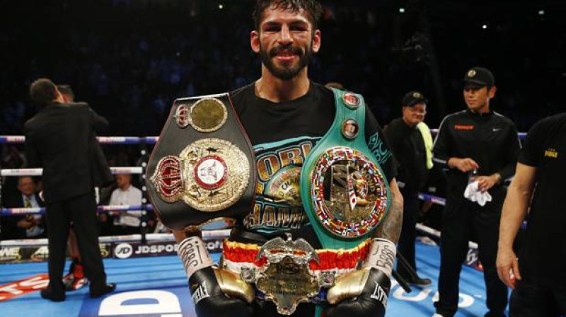 Jaunais čempions Džordžs Linaress.
Foto: Reuters/ Pīters Czibora