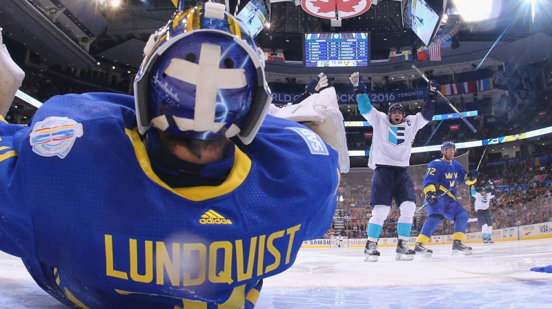 Henriks Lundkvists un Eiropas kapteinis Anže Kopitars
Foto: AFP/Scanpix