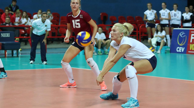 Uzvarētāju Latvijas un Austrijas spēlē svētdien izšķirs servju uzņemšana.
Foto: www.cev.lu