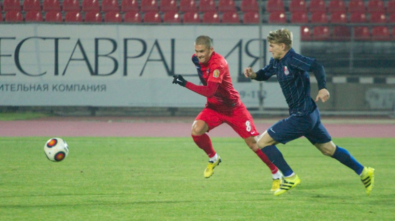 Vladimirs Kamešs (pa kreisi)
Foto: fc-enisey.ru