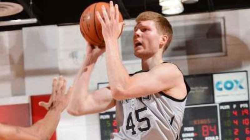 Dāvis Bertāns caurgājienā 
Foto: nba.com