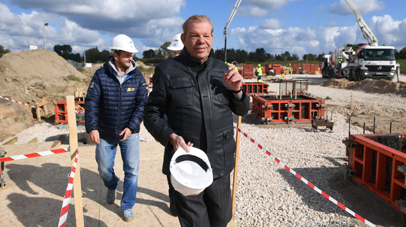 LHF prezidents Kirovs Lipmans HK "Kurbads" kapsulas iemūrēšanas pasākumā. 
Foto: Romāns Kokšarovs/f64