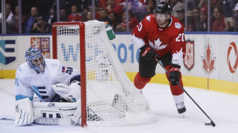 Džons Tavaress aiz Jaroslava Halāka vārtiem
Foto: Sipa USA/Scanpix