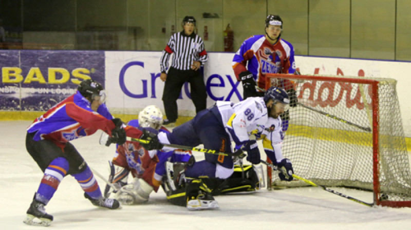 Ogrēnietis Edgars Lipsbergs (#88) gūst trešos vārtus
Foto: Ritvars Raits