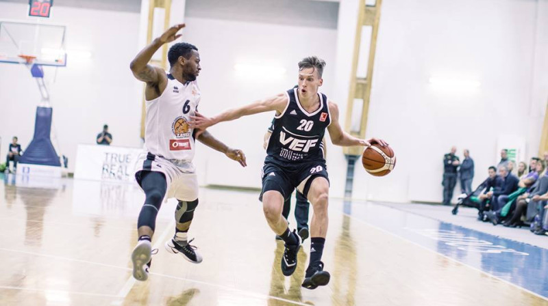 Kaspars Vecvagars 2016. gada 28. septembrī Saldū: pirmā oficiālā spēle VEF sastāvā
Foto: VEF Rīga