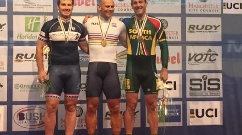 Ainārs Ķiksis (pa vidu)
Foto: Sportists personīgais arhīvs