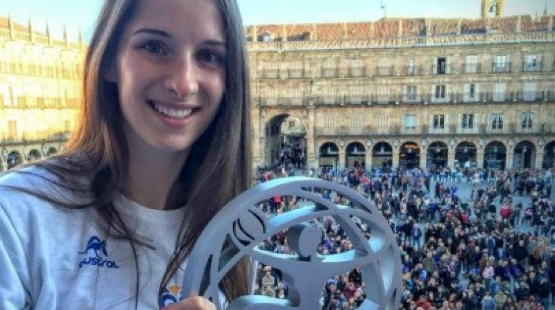 Kristīne Vītola ar Spānijas čempionu kausu
Foto: no Kristīnes Vītolas arhīva