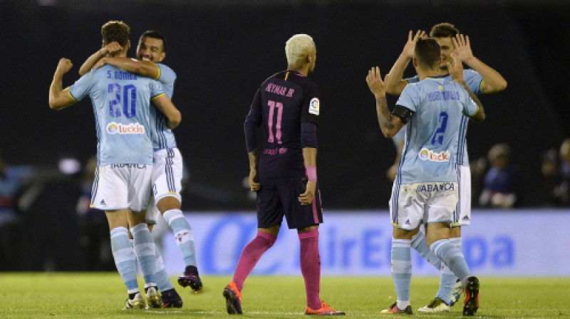 Neimārs priecīgu "Celta" futbolistu ielenkumā
Foto: AFP/Scanpix