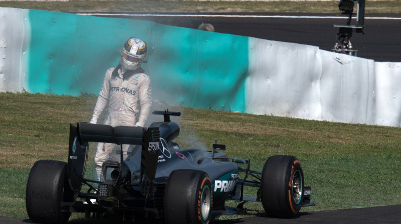 Lūiss Hamiltons Sepangas trasē
Foto: AFP/Scanpix