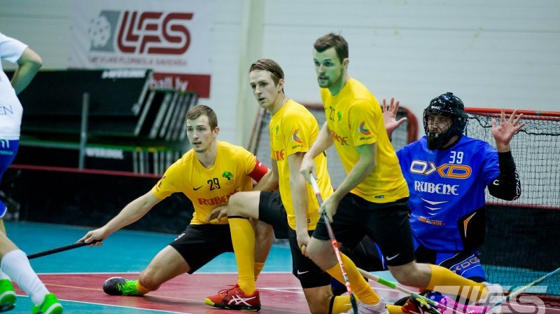 "Rubene" rūpējas par vārtu drošību
Foto: Floorball.lv