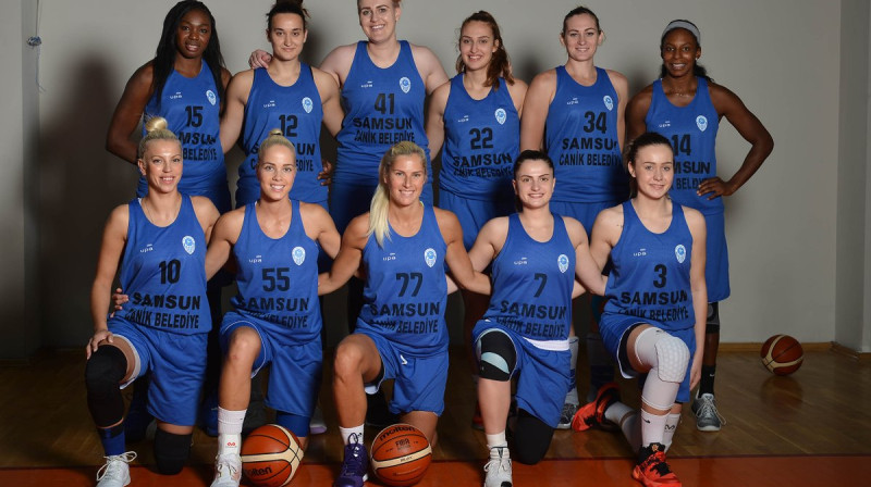 Elīna Babkina un Samsunas basketbolistes
Foto: Samsun