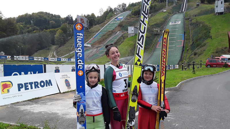 Šarlote Šķēle (vidū) kopā ar Kamilu Aleksu Krustiņu un Alisi Krasiļščikovu Karpatos
Foto: Margarita Sokolova