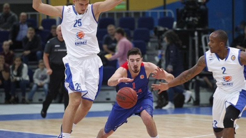 Nando De Kolo cīņā par bumbu
Foto: cskabasket.com