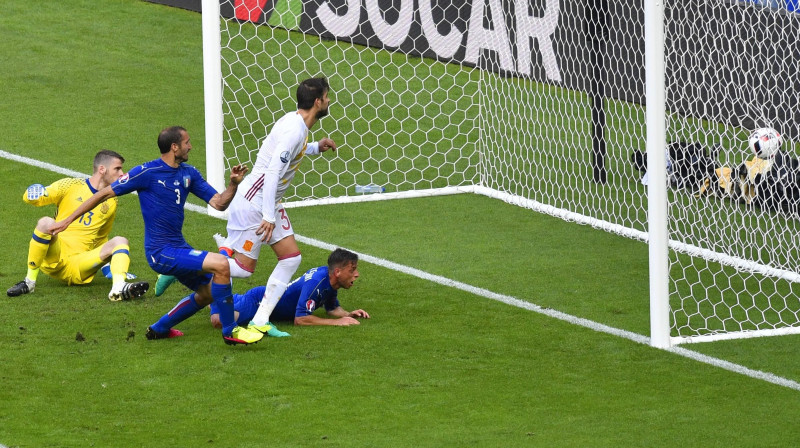 Džordžo Kjellīni guva uzvaras vārtus jūnijā, bet šovakar nespēlēs diskvalifikācijas dēļ
Foto: AFP/Scanpix