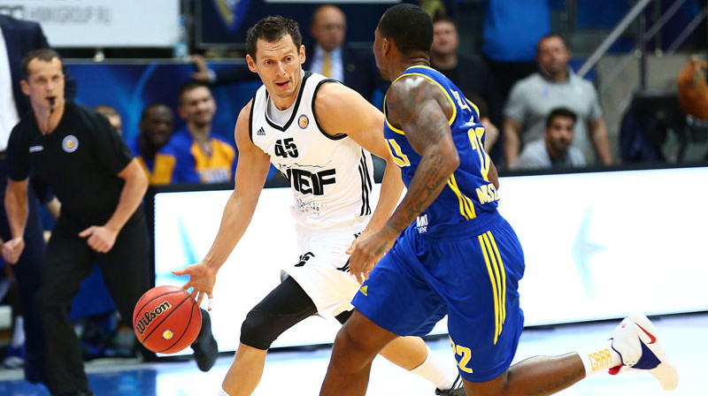 Jānis Blūms pret Ērlu Roulendu
Foto: vtb-league.com