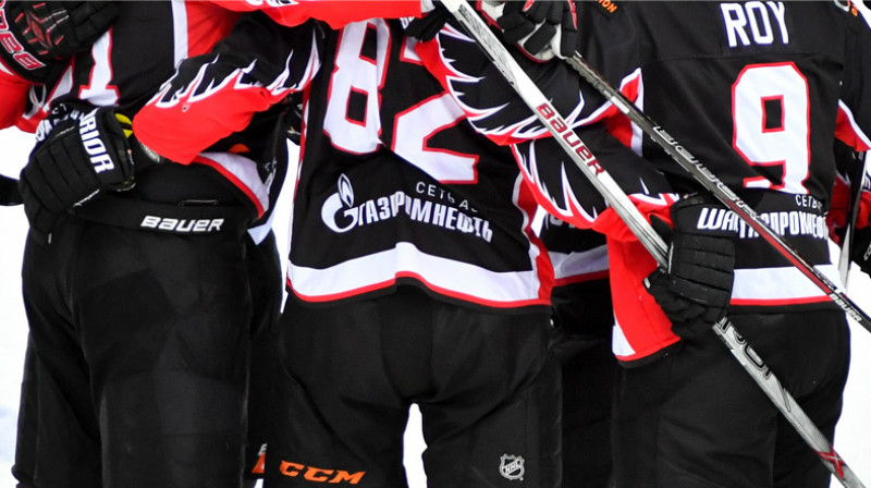 "Avangard" kapteinis Jevgeņijs Medvedevs (#82) ar NHL logo 11. septembrī 
Foto: hawk.ru