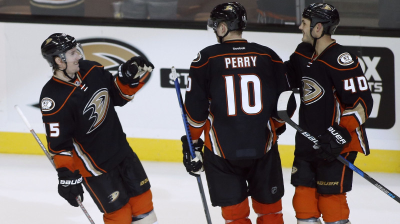 Korijs Perijs saņem apsveikumus
Foto: AP/Scanpix