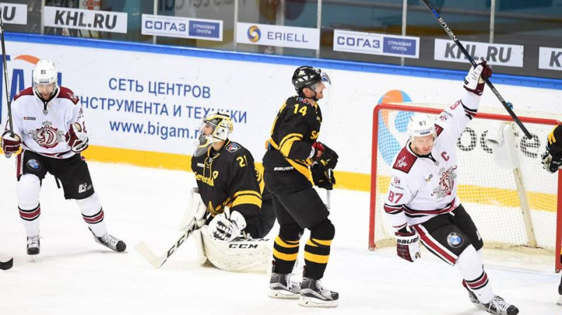 Koltons Gilīss un Gints Meija Čerepovecas "Severstal" vārtu priekšā
Foto: severstalclub.ru