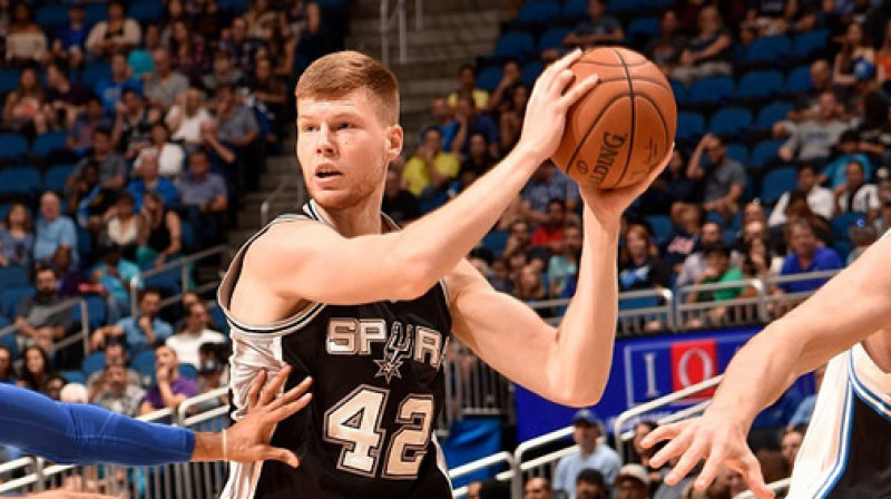 Foto: Fernado Medina / Getty Images, spurs.com