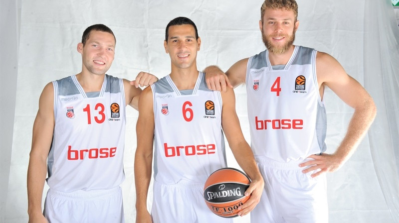 Jānis Strēlnieks, Nikos Zisis un Nikolo Melli 
Foto: euroleague.net