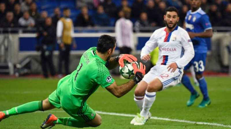 Džanluidži Bufons spēlē pret "Lyon"
Foto: AFP/Scanpix