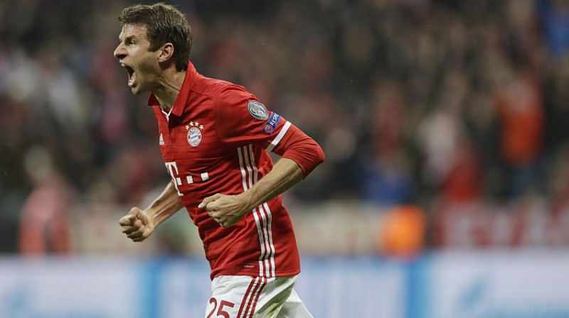 Minhenes ''Bayern'' pirmo vārtu autors Tomass Millers
Foto: AP/Scanpix