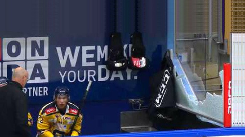 Hokejists un sasistais stikls
Foto: aftonbladet.se