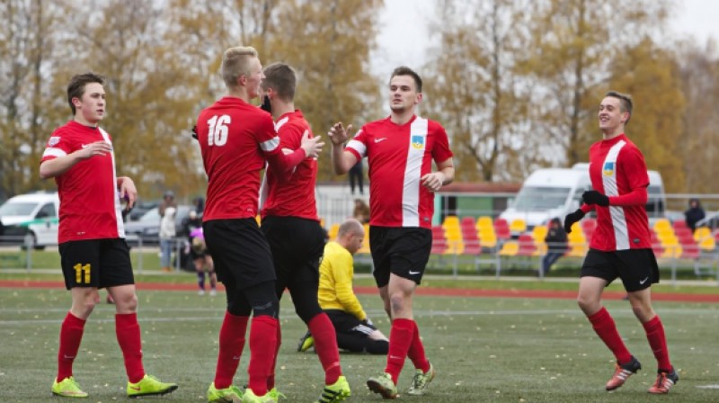 Smiltene/ BJSS priecājas par vārtu guvumu
Foto: Gatis Samučonoks