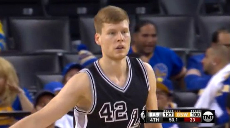 Davis Bertāns savā pirmajā NBA mačā
Foto: NBA/TNT