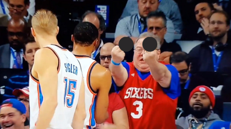 "76ers" fans mēģina dot savu artavu 
Foto: NBA / ESPN & Stickers
