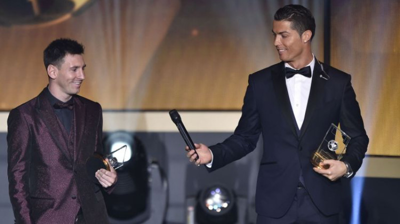 Lionels Mesi un Krištianu Ronaldu 2015. gada "Ballon d'Or" apbalvošanas ceremonijā
Foto: AFP/Scanpix