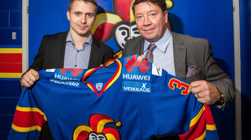 Artūrs Kulda un Jari Kurri
Foto: jokerit.com