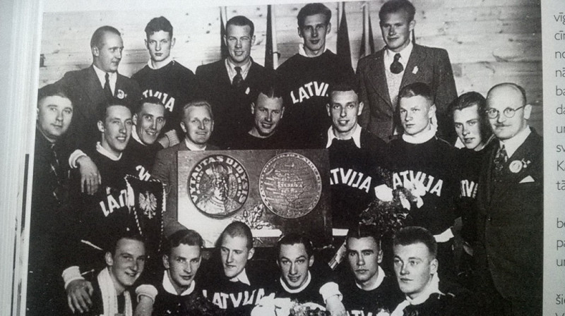 Latvijas valstsvienība: sudrabs 1939. gada Eiropas meistarsacīkstēs Kauņā, vienu mēnesi pirms brauciena uz ASV