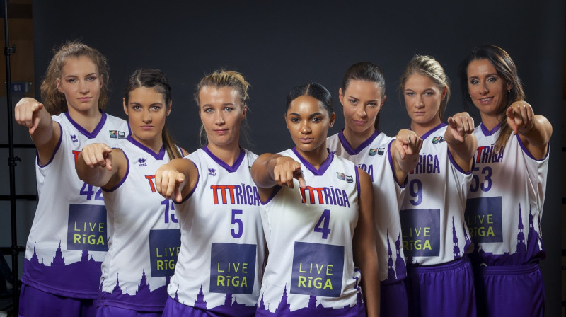 Luīze Šepte, Ieva Krastiņa, Anda Eibele, Sidnija Kārtere, Baiba Eglīte, Liene Priede, Gunta Baško-Melnbārde
Foto: Renārs Koris