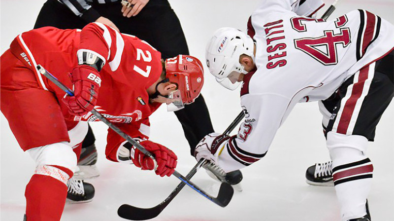 Tims Sestito pret Piemaskavas vienību
Foto: Deniss Djudjujevs, HC "Vityaz"
