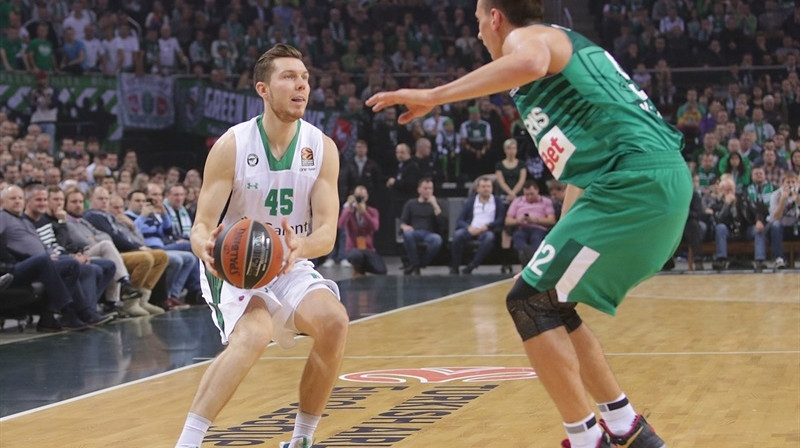 Dairis Bertāns un Edgars Ulanovs
Foto: euroleague.net