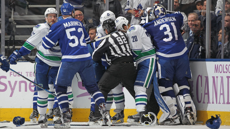 Viens no kautiņiem "Maple Leafs" un "Canucks" spēles pēdējā trešdaļā
Foto: AFP/Scanpix
