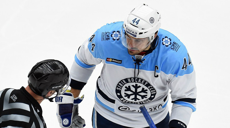 Tiesnesis un Jevgeņijs Artjuhins
Foto: KHL