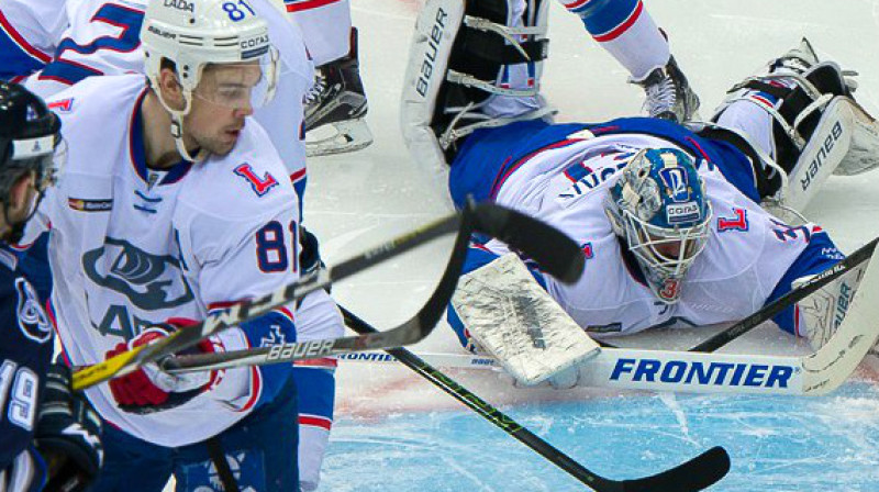 Kristaps Sotnieks (#81) un Edgars Masaļskis (#31)
Foto: HC "Neftekhimik"