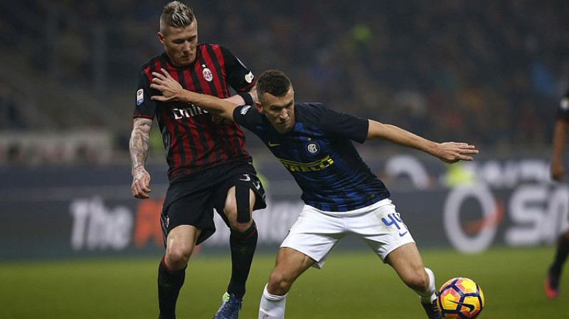Jurajs Kucka cīņā ar Ivanu Perisiču
Foto: AFP/Scanpix