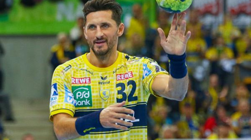 Aleksandrs Pētersons aizvadīja savu šosezon pagaidām rezultatīvāko spēli 1. bundeslīgā - 10 vārti mačā pret Berlīnes "Fuchse".