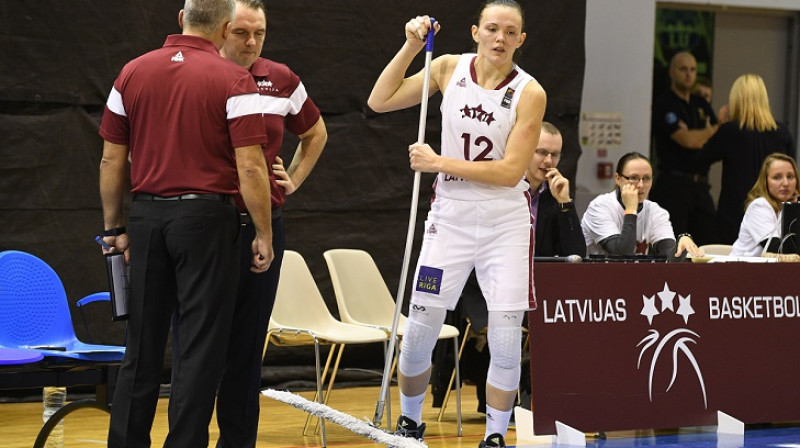 Anete Šteinberga un treneri: ir katram roka jāpieliek, lai lielais darbs uz priekšu tiek
Foto: Romāns Kokšarovs, f64