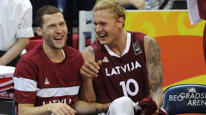Jānis Strēlnieks un Jānis Timma 
Foto: Romāns Kokšarovs, Sporta Avīze, f64