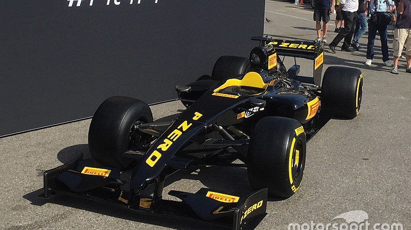F1 bolīds ar 2017. gada "Pirelli" riepām
Foto: motorsport.com