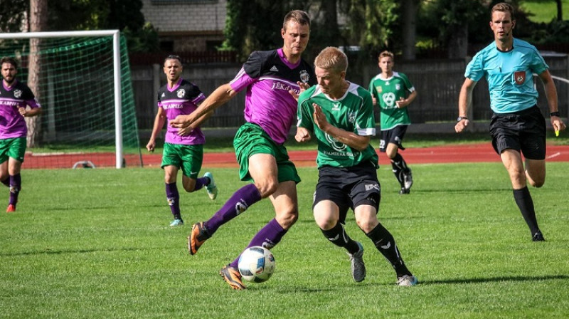 "Jēkabpils" (violetajos kreklos) augustā viesos pret "Valmiera Glass"
Foto: Jānis Līgats